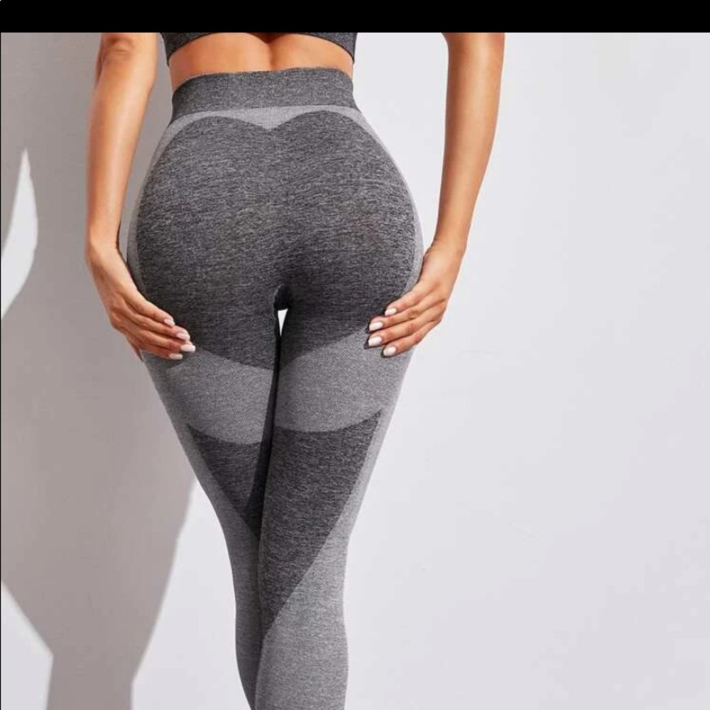 Sexy Bum Heart butt leggings grey on grey